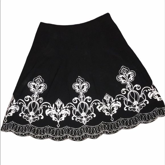 Ann Taylor Black & White Midi Fit & Flare Embroidered Skirt | Size 4P - Picture 1 of 4